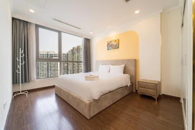 带阳台的三卧室公寓 — Celestia Residence At Vinhomes Central Park